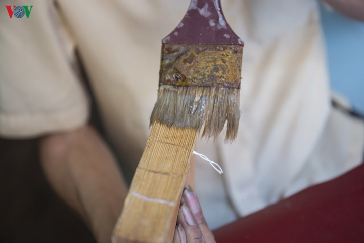 Ông lão Sài Gòn 40 năm 'chữa bệnh' cho sách cũ - 12