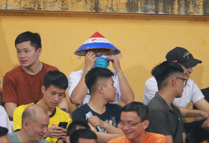 Xuân Trường lặng lẽ trên khán đài, một mình Tuấn Anh không gánh nổi HAGL - 10