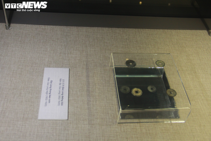 Ảnh: Cận cảnh những cổ vật gắn liền với vị hoàng đế sáng lập triều Nguyễn - 7