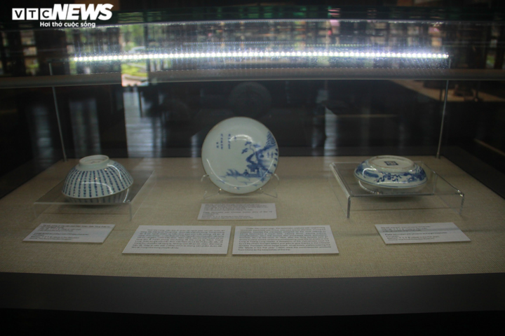 Ảnh: Cận cảnh những cổ vật gắn liền với vị hoàng đế sáng lập triều Nguyễn - 3