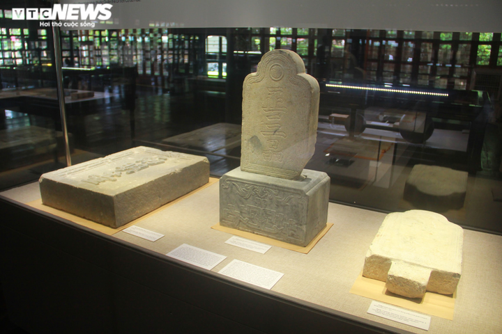 Ảnh: Cận cảnh những cổ vật gắn liền với vị hoàng đế sáng lập triều Nguyễn - 8