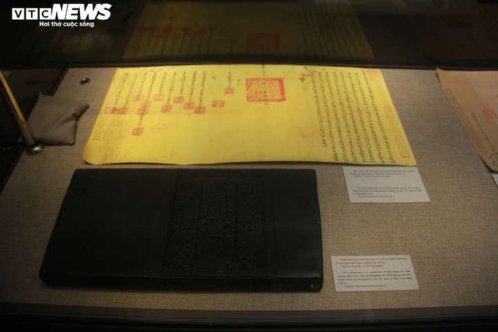 Ảnh: Cận cảnh những cổ vật gắn liền với vị hoàng đế sáng lập triều Nguyễn - 10