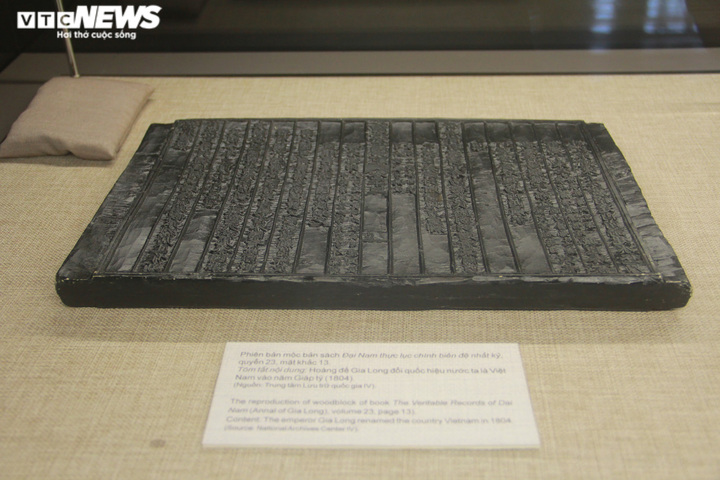 Ảnh: Cận cảnh những cổ vật gắn liền với vị hoàng đế sáng lập triều Nguyễn - 11