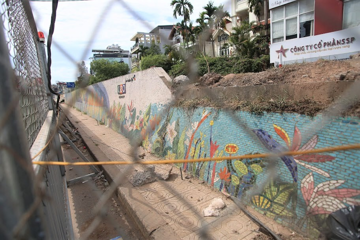 Ảnh: Gần 600m con đường gốm sứ đạt Kỷ lục Guinness Thế giới bị phá bỏ - 10