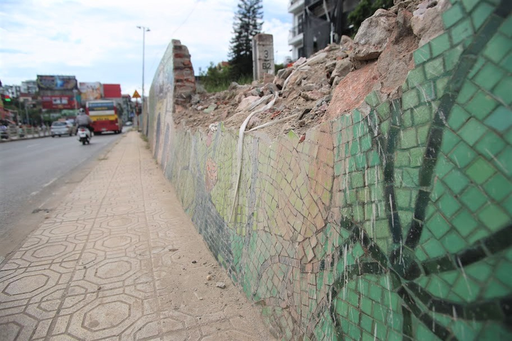 Ảnh: Gần 600m con đường gốm sứ đạt Kỷ lục Guinness Thế giới bị phá bỏ - 7