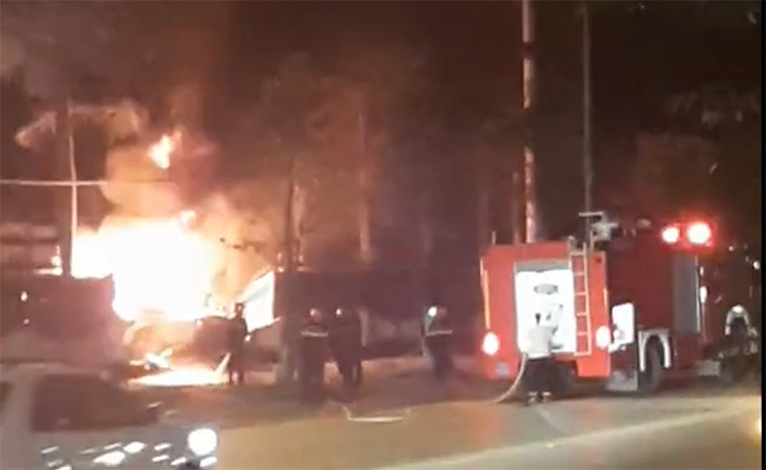 Siêu xe Rolls-Royce độc nhất vô nhị bốc cháy ngùn ngụt trong đêm - 2