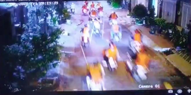 200 thanh niên mặc áo cam đập phá quán ốc: Công an TP.HCM bắt giữ 30 người - 1