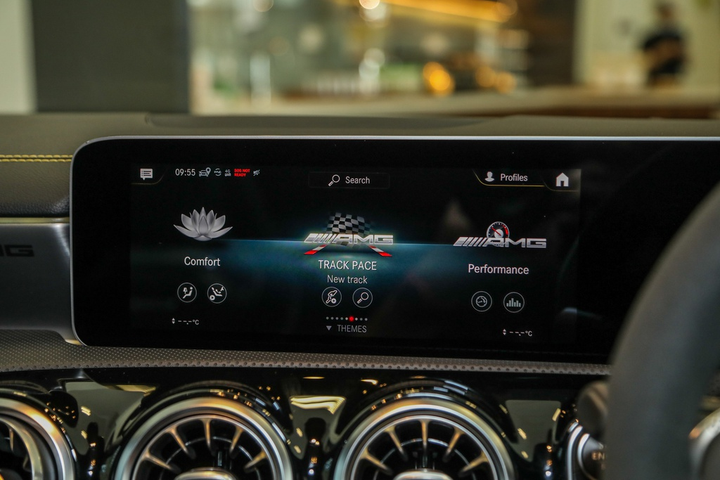 Ra mắt Mercedes-AMG A45 S 4Matic Edition 1, sản xuất giới hạn 20 xe - 9