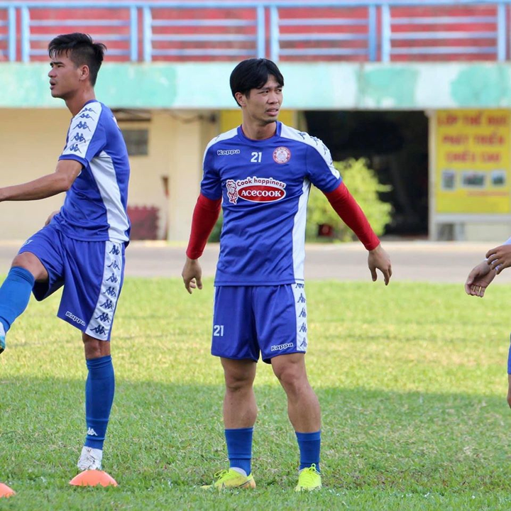 Sau đính hôn, Công Phượng tập sung chuẩn bị cho trận đấu đặc biệt - 1