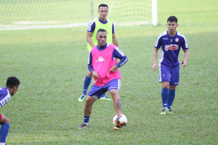 Sau đính hôn, Công Phượng tập sung chuẩn bị cho trận đấu đặc biệt - 7