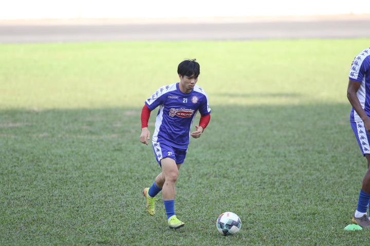 Sau đính hôn, Công Phượng tập sung chuẩn bị cho trận đấu đặc biệt - 2