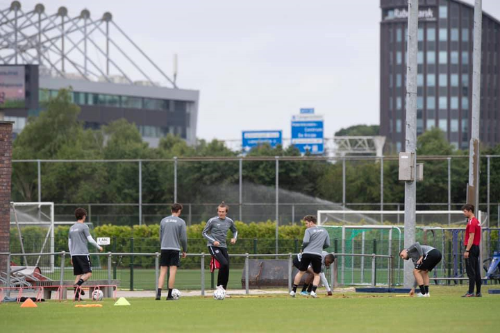 Đoàn Văn Hậu trở lại tập luyện: 'Nhìn đôi chân kìa, cơ bắp hơn hẳn lúc trước' - 6