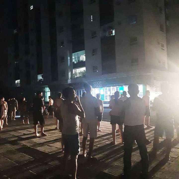 Cháy căn hộ chung cư lúc rạng sáng, 2 bà cháu may mắn thoát chết - 2