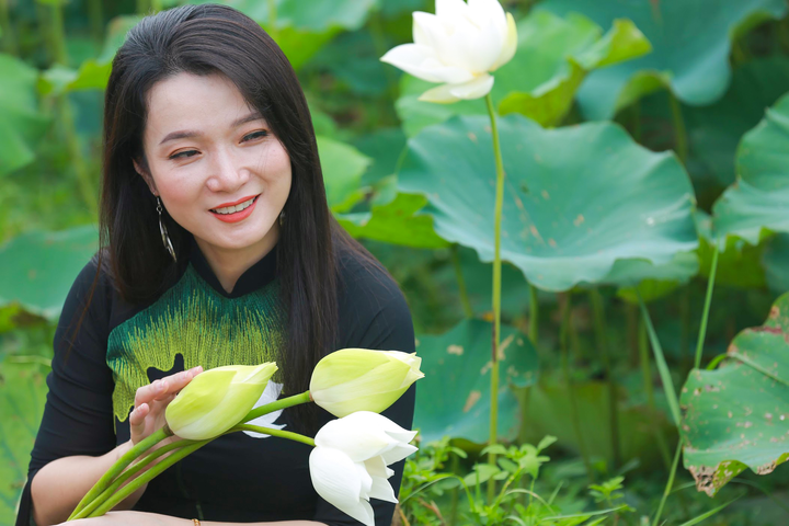 Có một đầm sen trắng đẹp lung linh ngoại thành Hà Nội, không đi tiếc cả mùa hè - 6