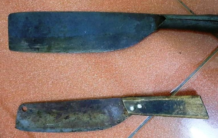 Kẻ ngáo đá tay ôm bát hương chống trả công an, miệng đòi lập biên bản - 1