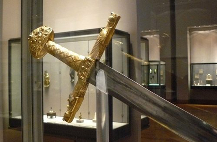 Những thanh kiếm kì bí nhất lịch sử nhân loại - 6