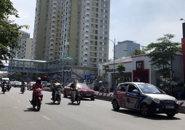 Giá xăng giảm từ lâu, taxi vẫn làm ngơ - 3