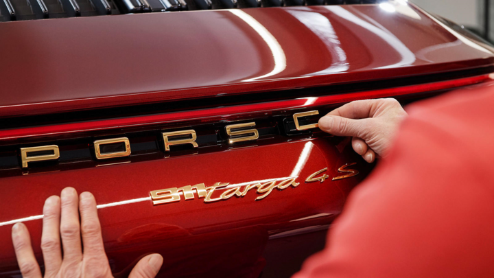 Logo xe Porsche được tạo ra thế nào? - 8