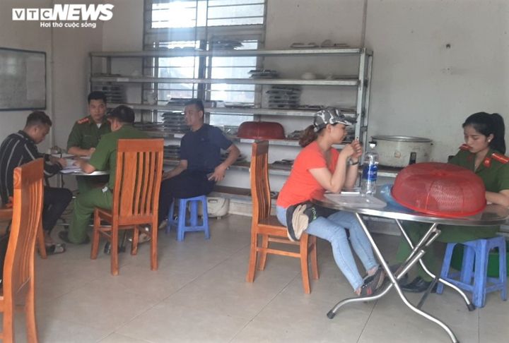 Ảnh: Khám nghiệm hiện trường xưởng gỗ bị sập sau dông lốc ở Vĩnh Phúc - 8