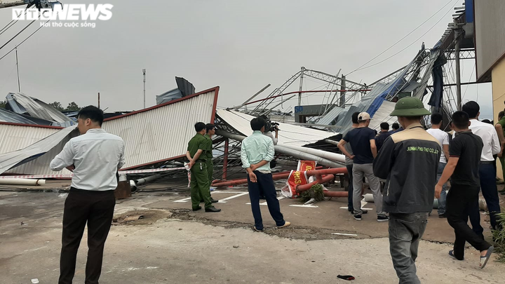 Hiện trường đổ nát, tan hoang sau vụ lốc xoáy san phẳng xưởng gỗ ở Vĩnh Phúc - 1