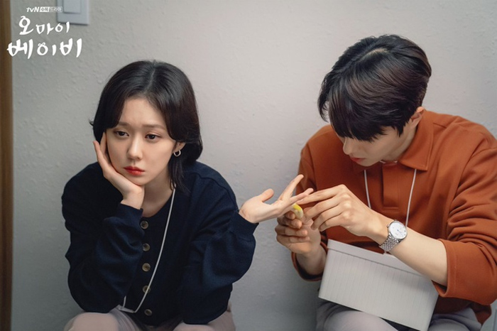 Cú 'ngã ngựa' của Jang Nara khi tái xuất - 4