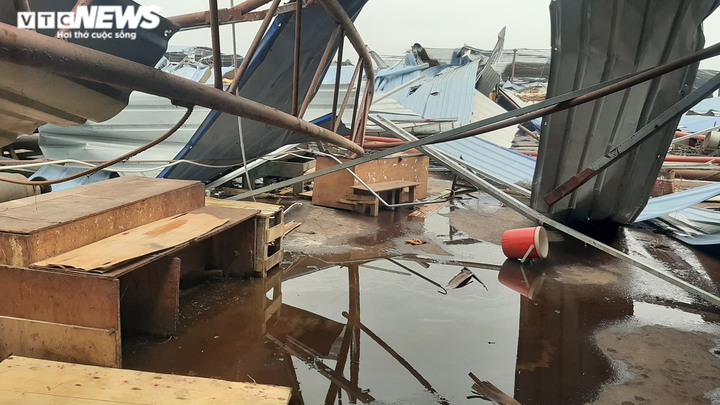 Hiện trường đổ nát, tan hoang sau vụ lốc xoáy san phẳng xưởng gỗ ở Vĩnh Phúc - 11