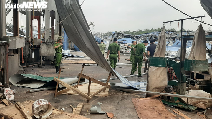 Hiện trường đổ nát, tan hoang sau vụ lốc xoáy san phẳng xưởng gỗ ở Vĩnh Phúc - 2
