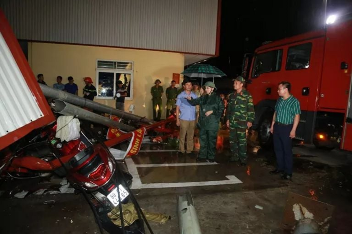 Hiện trường xưởng gỗ ở Vĩnh Phúc bị lốc cuốn tan tành, hơn 20 người thương vong - 5