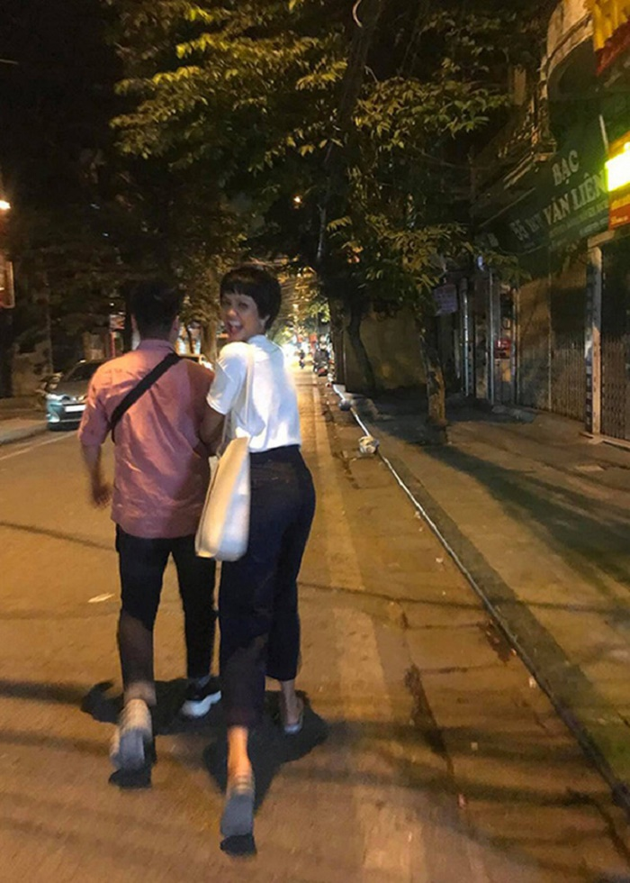 H’Hen Niê: 'Tôi thấy mình sai sót khi đăng ảnh cầm tiền đi đóng thuế' - 4