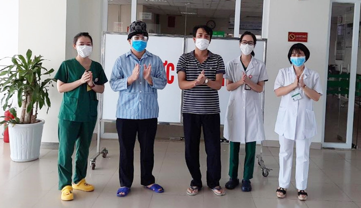 Thêm 2 ca COVID-19 khỏi bệnh, Việt Nam còn 9 bệnh nhân đang điều trị - 1