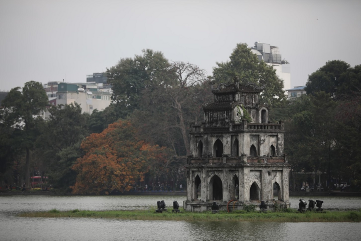 Hồ Gươm sáng sớm mùa hè: Một Hà Nội thật khác - 1