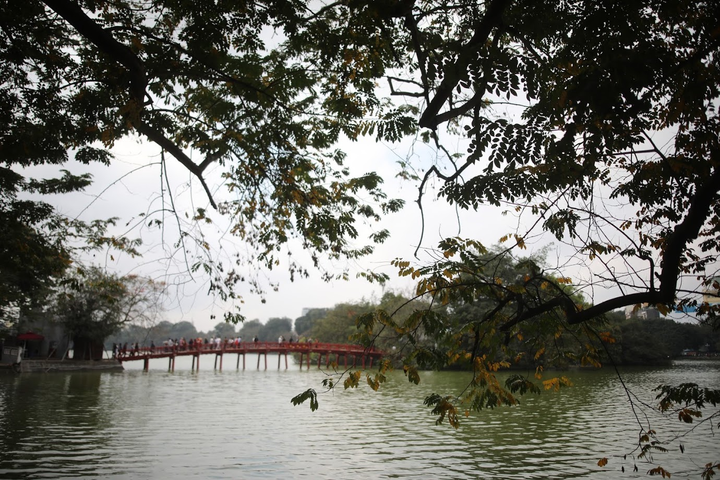 Hồ Gươm sáng sớm mùa hè: Một Hà Nội thật khác - 4