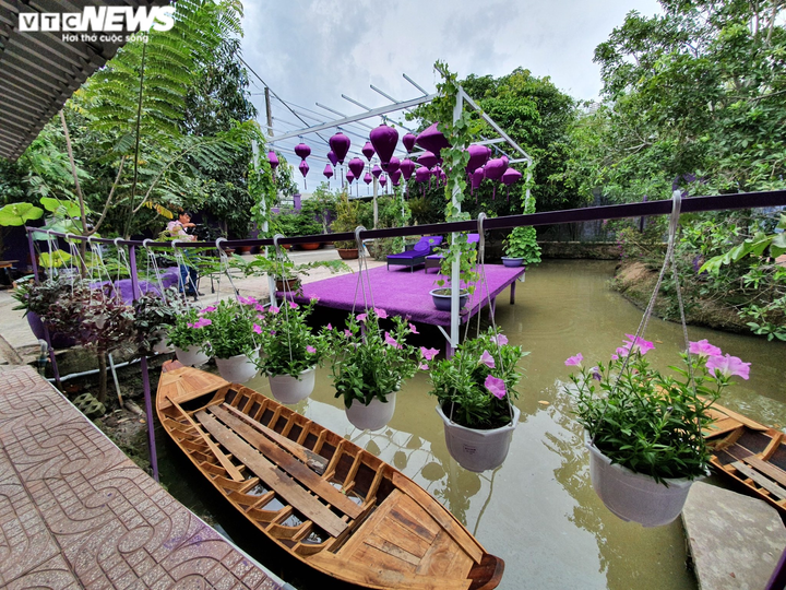 Căn nhà toàn màu tím giữa miền Tây đốn tim du khách - 2