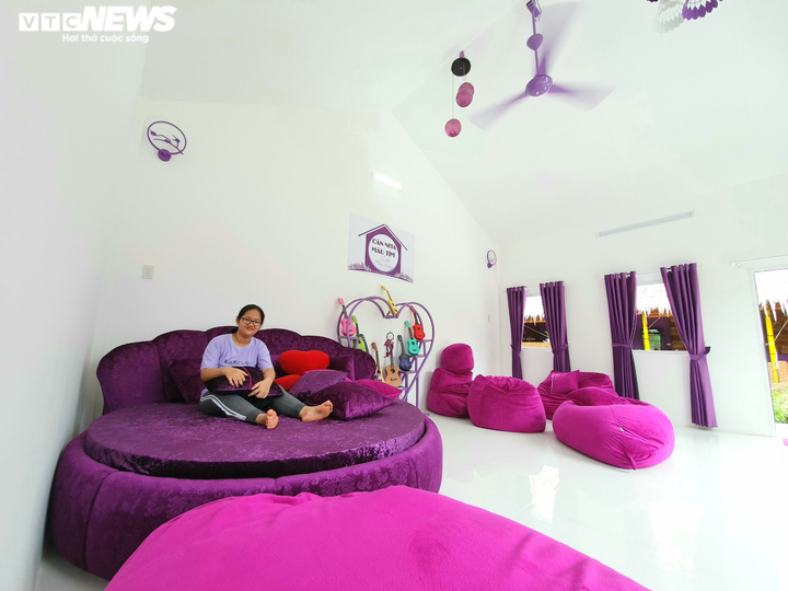 Căn nhà toàn màu tím giữa miền Tây đốn tim du khách - 7