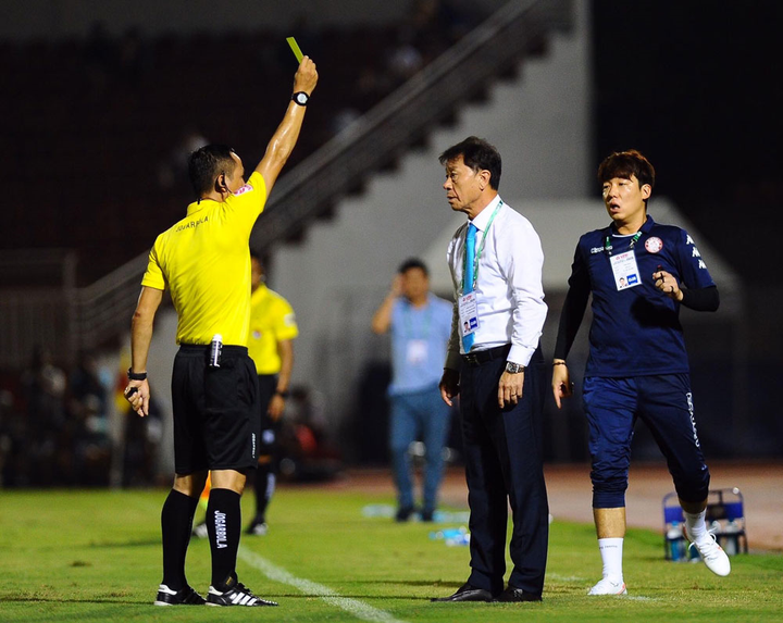 Tiếp bước bạn thân Park Hang Seo, HLV Chung Hae-seong đi vào lịch sử V-League - 1