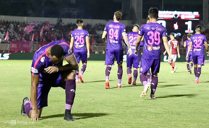 Ngoại binh V-League quỳ gối hưởng ứng phong trào đòi công lý cho George Floyd - 1