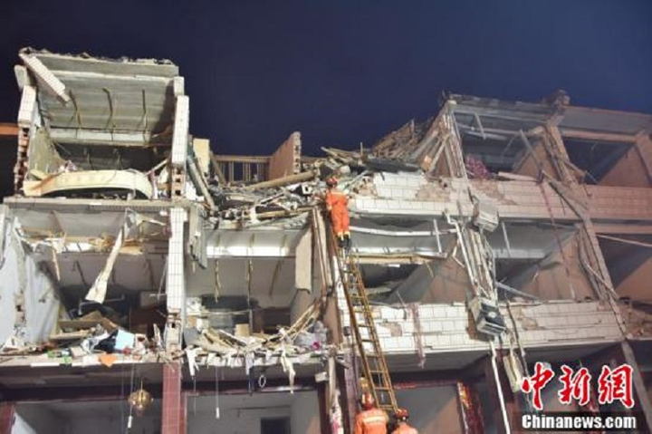 Ảnh: Hiện trường xe bồn phát nổ làm gần 200 người thương vong ở Trung Quốc - 6