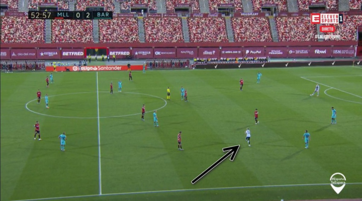 Người hâm mộ Messi đột nhập trận đấu không khán giả của Barca - 1