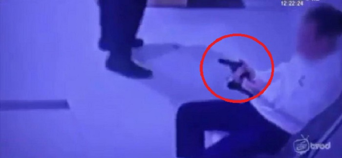 Doanh nhân rút vật giống súng dọa bảo vệ chung cư ở TP.HCM - 1