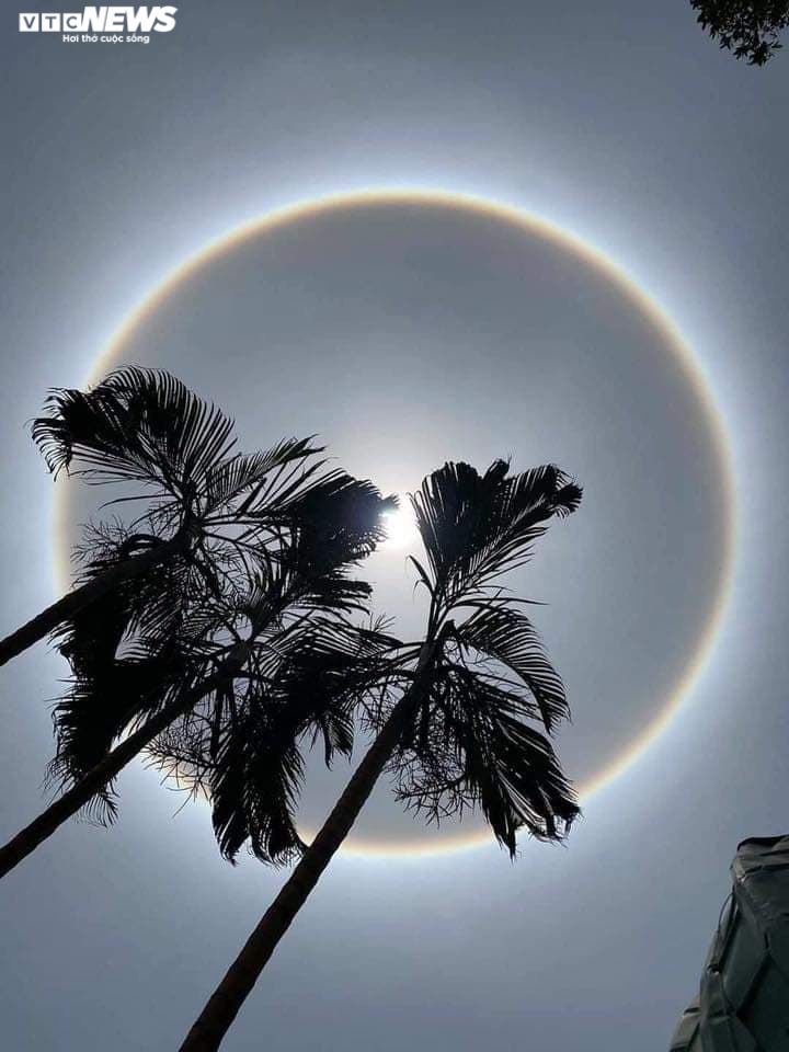 Ảnh: Quầng mặt Trời xuất hiện tuyệt đẹp ở nhiều tỉnh Đông Nam Bộ - 3