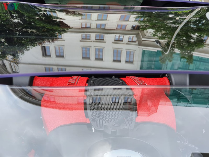 Cận cảnh Ferrari F8 Tributo đầu tiên trên phố Sài Gòn - 10