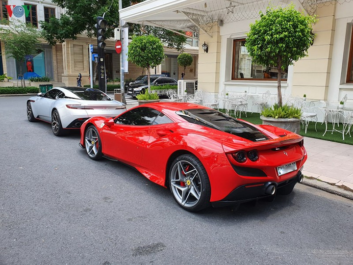 Cận cảnh Ferrari F8 Tributo đầu tiên trên phố Sài Gòn - 12