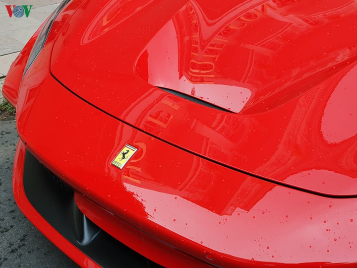 Cận cảnh Ferrari F8 Tributo đầu tiên trên phố Sài Gòn - 15
