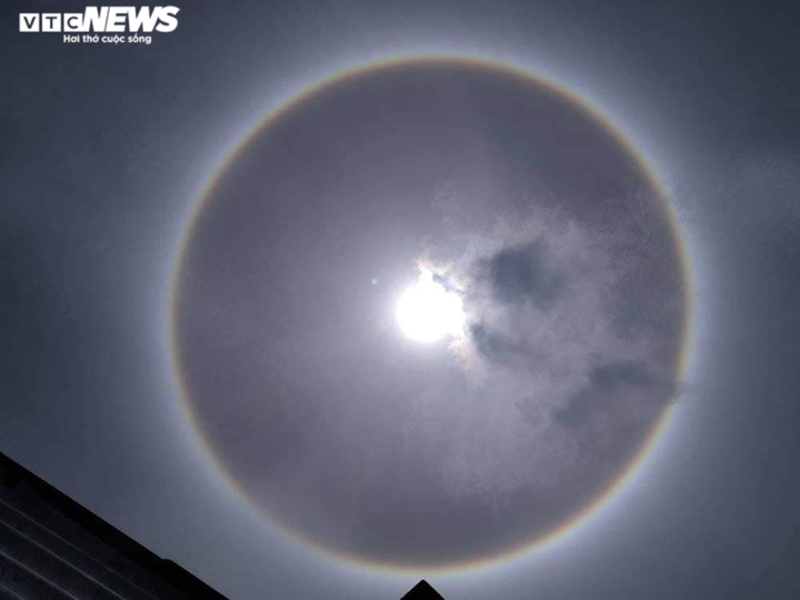 Ảnh: Quầng mặt Trời xuất hiện tuyệt đẹp ở nhiều tỉnh Đông Nam Bộ - 6