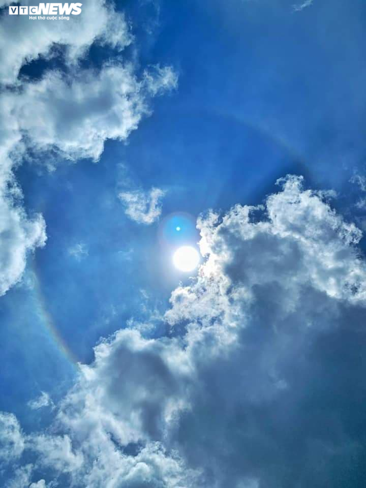 Ảnh: Quầng mặt Trời xuất hiện tuyệt đẹp ở nhiều tỉnh Đông Nam Bộ - 2