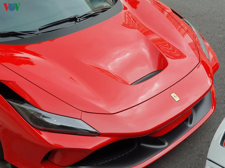 Cận cảnh Ferrari F8 Tributo đầu tiên trên phố Sài Gòn - 5