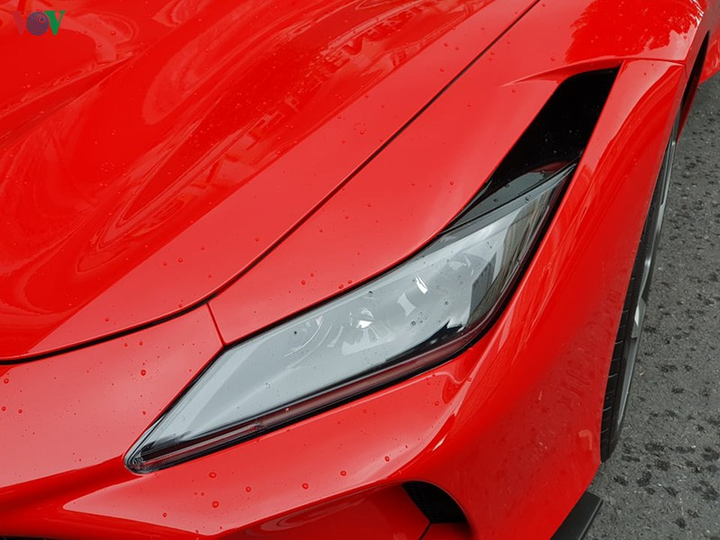Cận cảnh Ferrari F8 Tributo đầu tiên trên phố Sài Gòn - 6