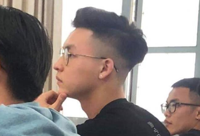 Nam sinh Đại học Bách khoa bỗng chốc nổi tiếng nhờ khoảnh khắc bị chụp lén - 1