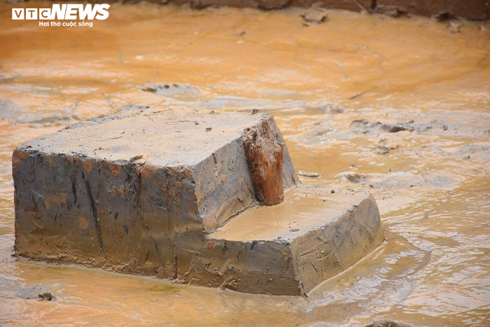 Cận cảnh bãi cọc vừa phát lộ nghi liên quan đến trận chiến Bạch Đằng năm 1288 - 4