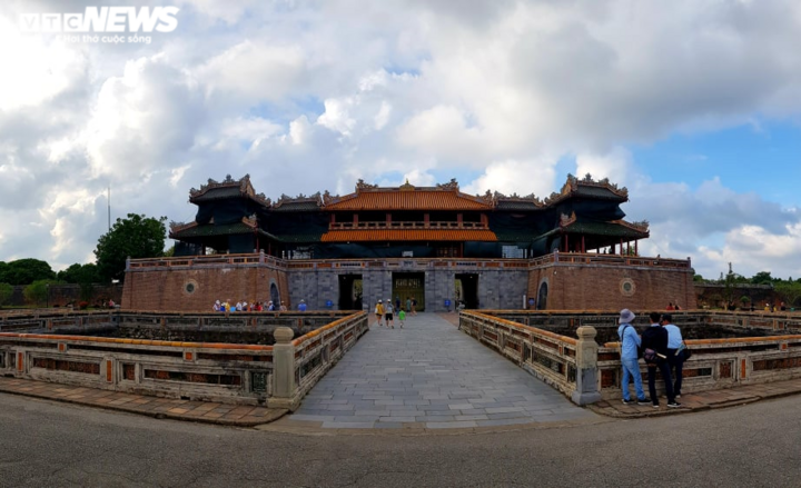 Đến Huế tận hưởng những cảnh đẹp không phải nơi nào cũng có - 2
